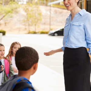 CUIDADOR DE APOIO DE ALUNOS COM DEFICIÊNCIAS NAS ESCOLAS