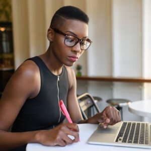 ESTUDOS EM ODONTOLOGIA ESTÉTICA